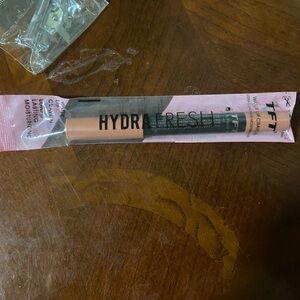 TFT Hydrafresh Water Lip Crayon with lid